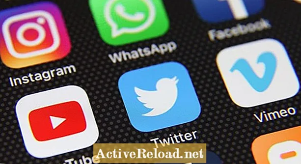 Buli Siber di Media Sosial (Apa itu dan Bagaimana Mengelakkannya)